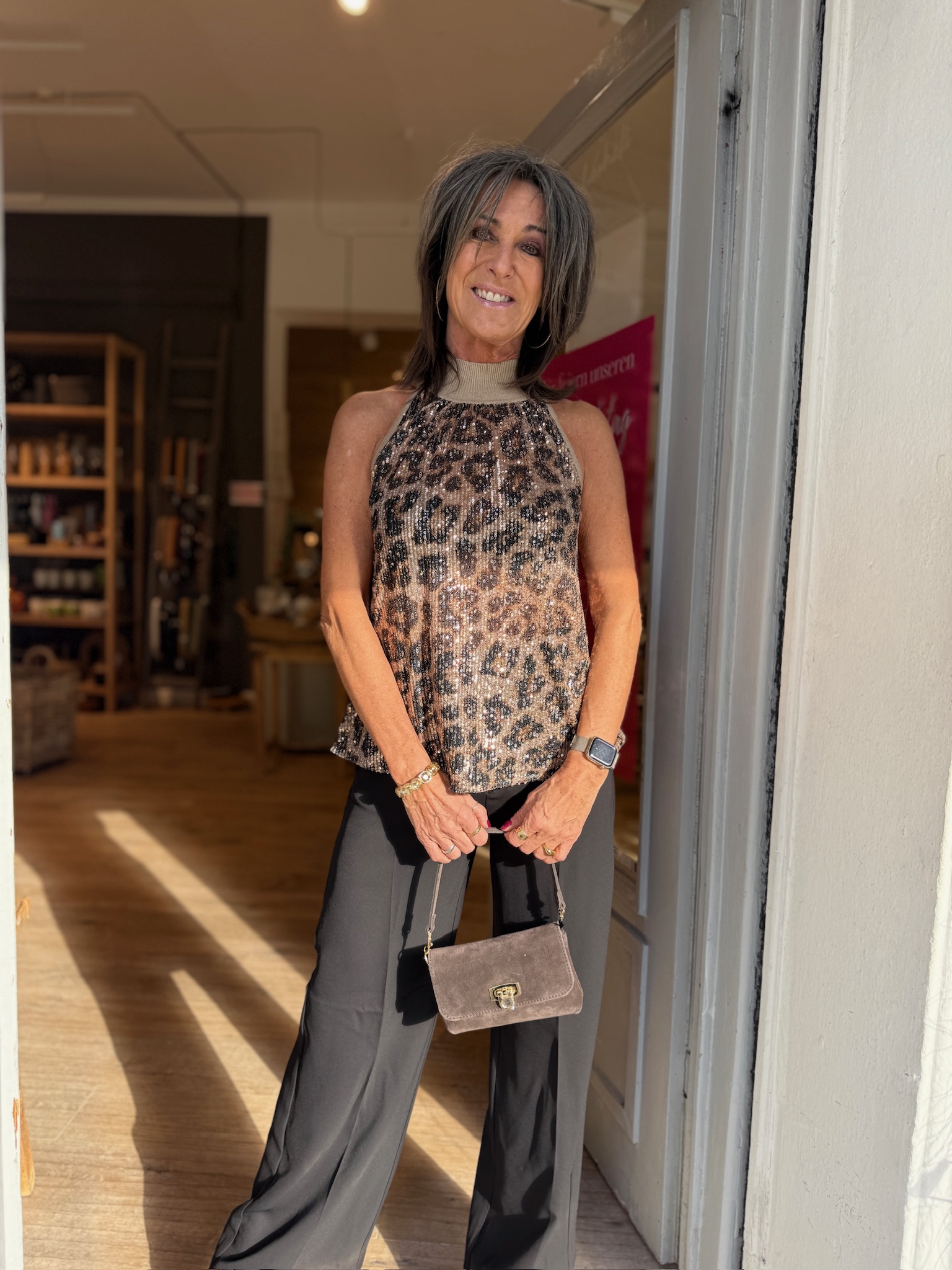 Top | Grace | Neckholder Pailletten Leo | gold | 436/3104